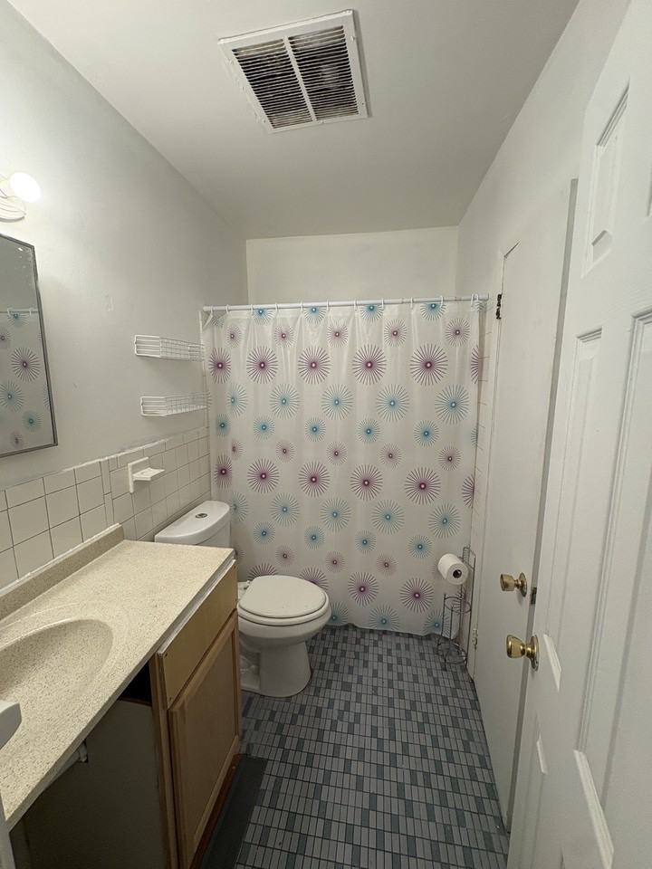 1751 S Court St - Photo 5 of 6