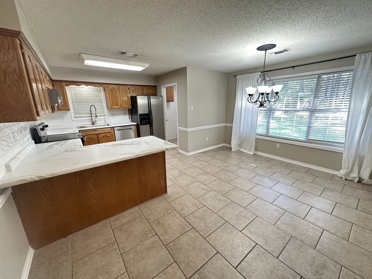 106 Sandhurst Cir - Photo 4 of 12