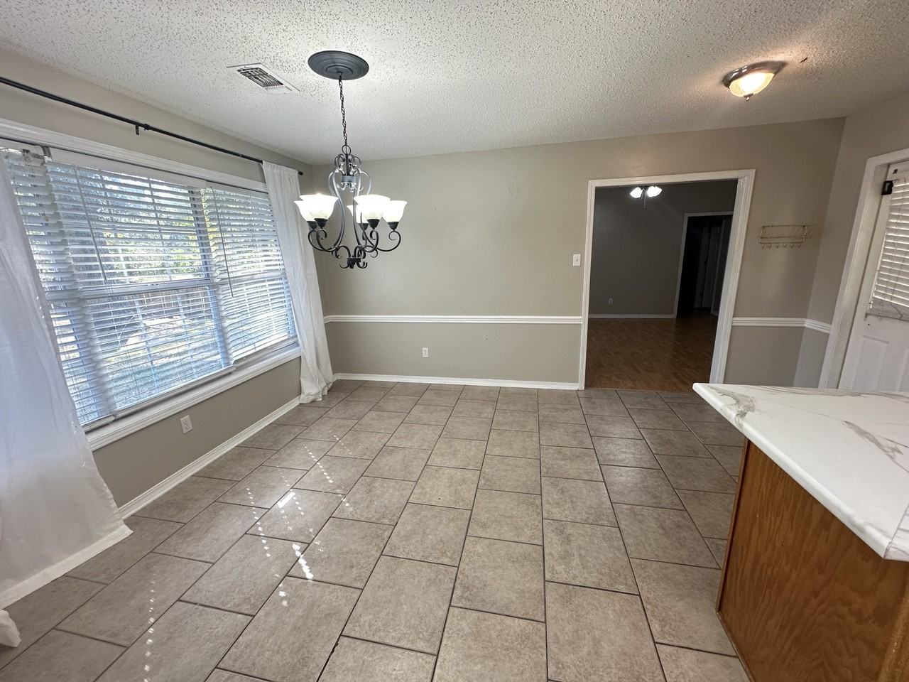 106 Sandhurst Cir - Photo 5 of 12
