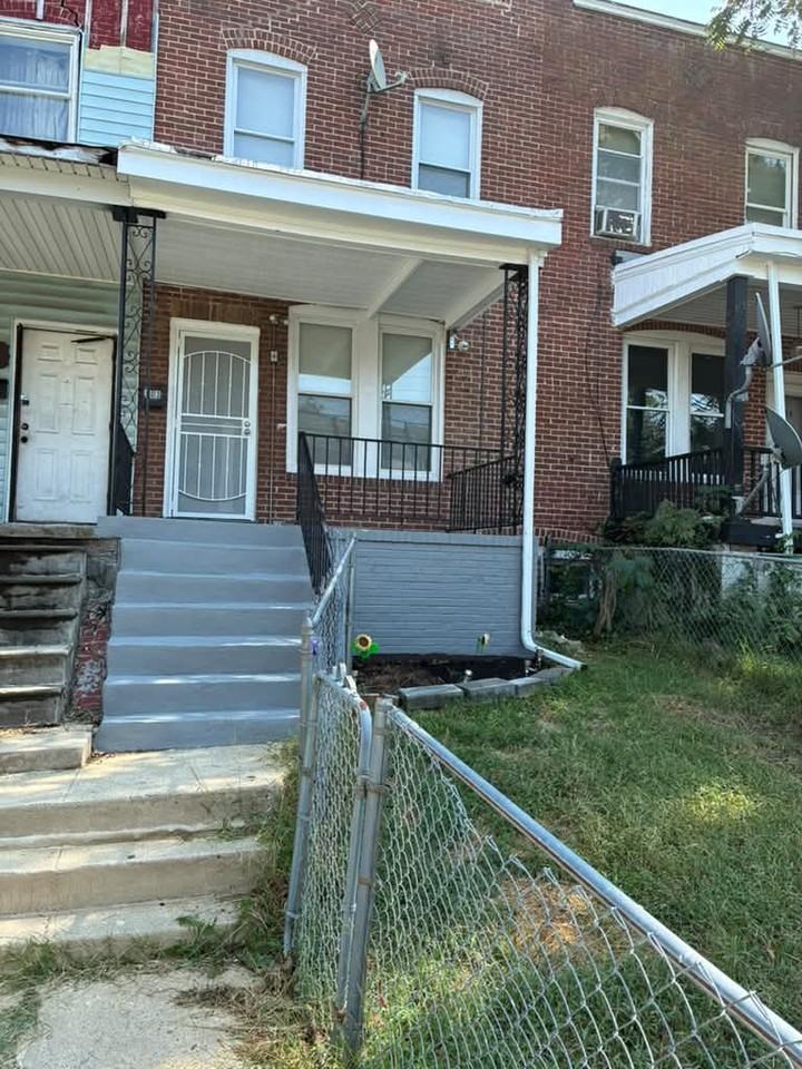 503 S Longwood St - Photo 2 of 14