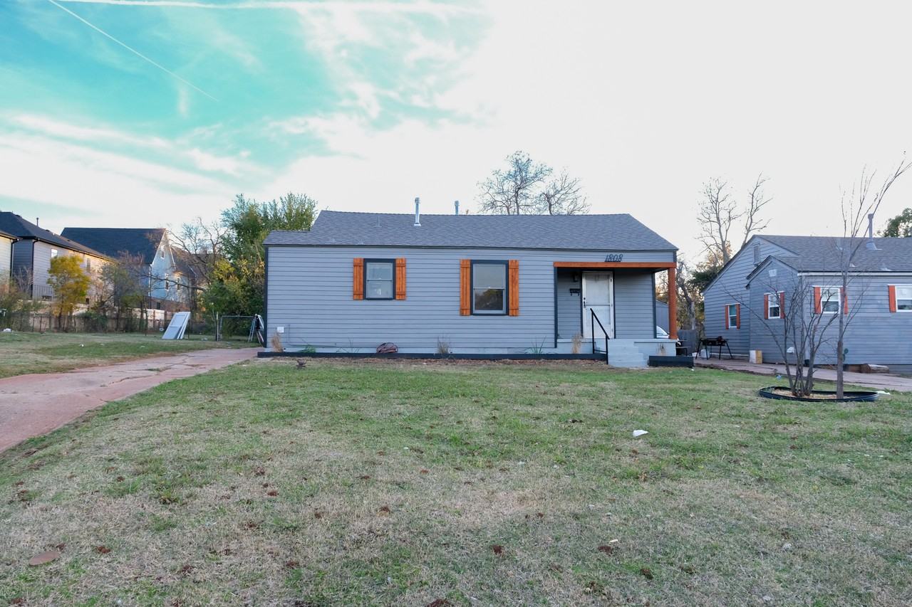 1808 Nw 40th St - Photo 3 of 16