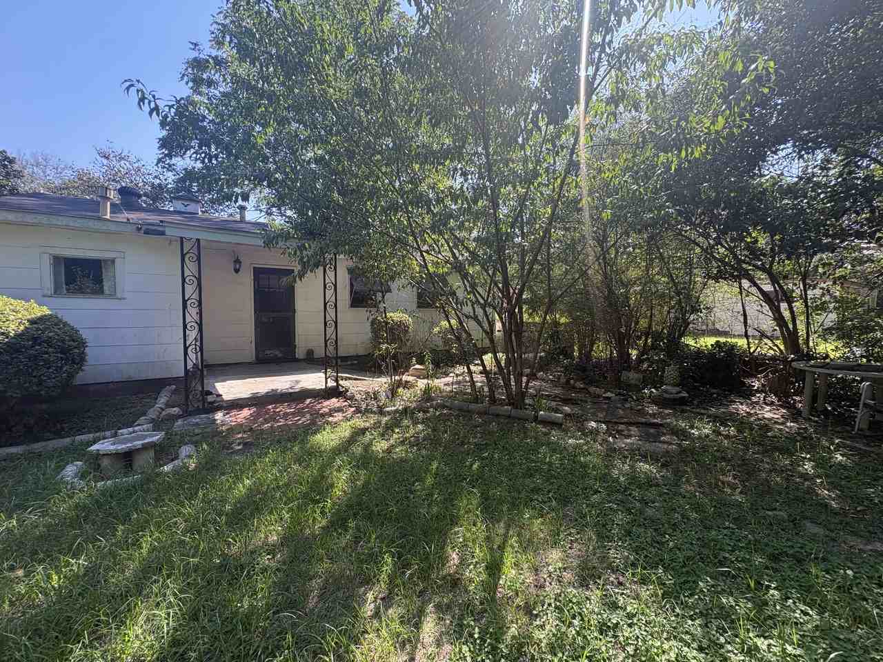 227 E Vandiver Blvd - Photo 2 of 11