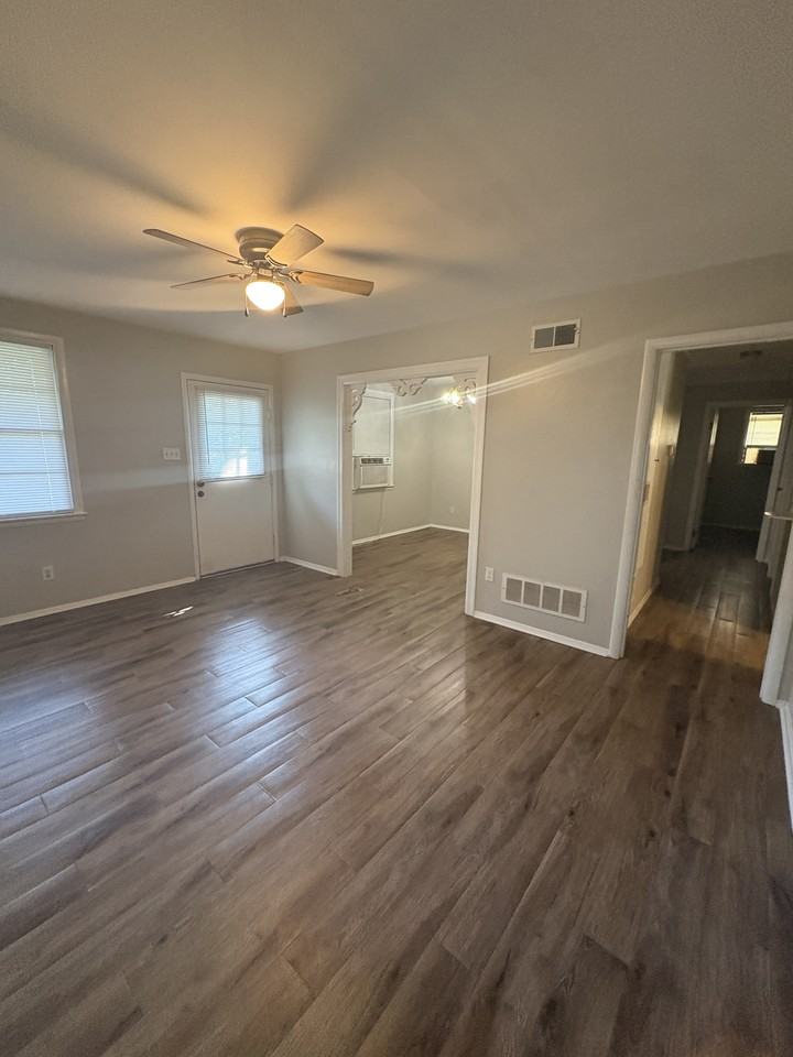 227 E Vandiver Blvd - Photo 4 of 11