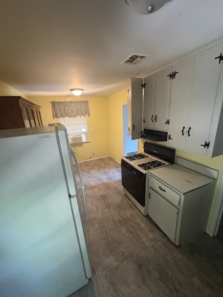 227 E Vandiver Blvd - Photo 5 of 11