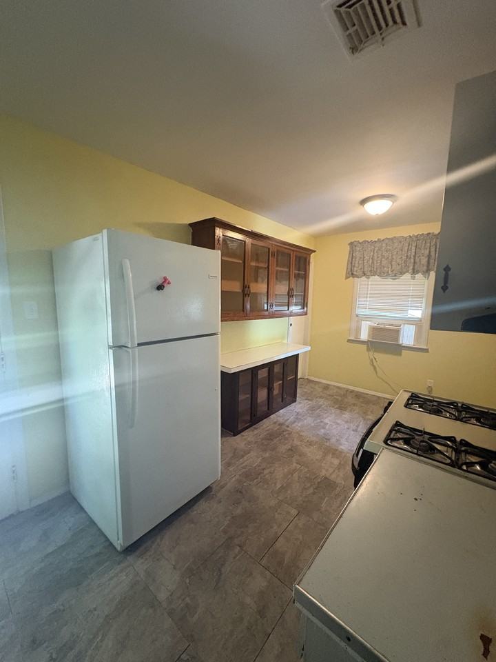 227 E Vandiver Blvd - Photo 6 of 11