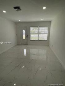 751 Nw 18th St - Photo 3 of 10