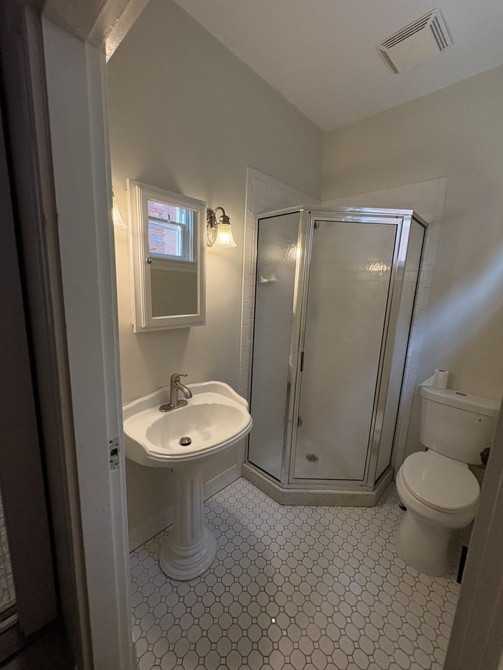 422 Garrard St - Photo 4 of 25