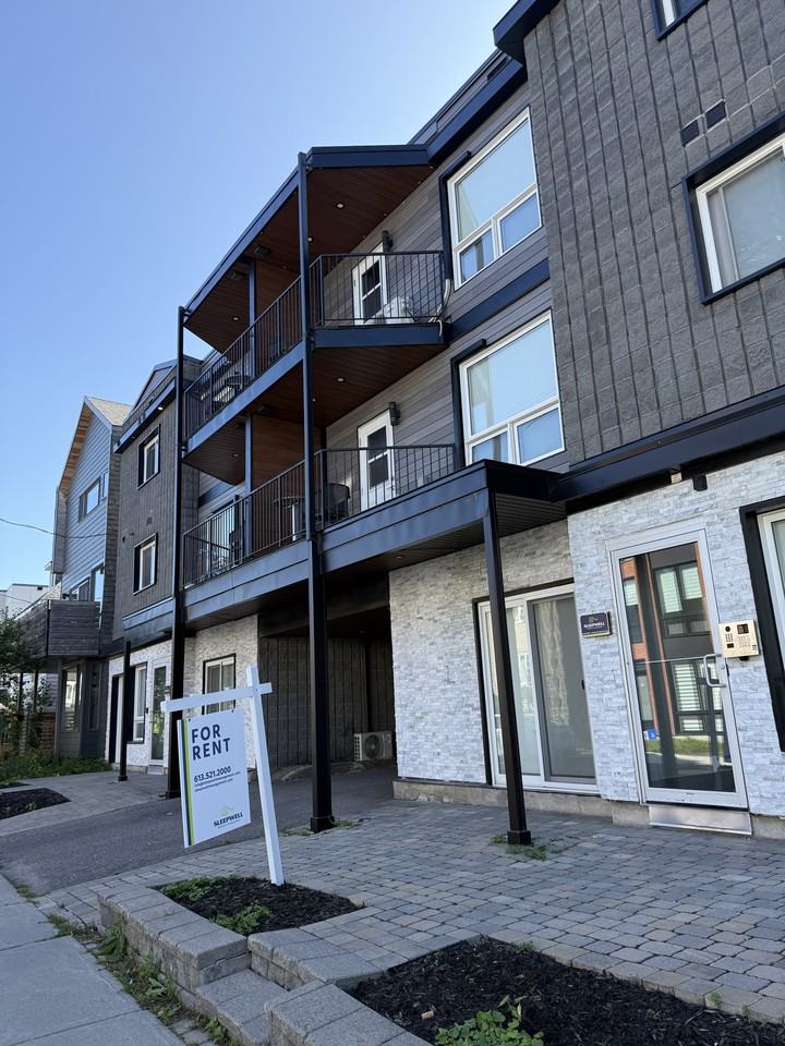 238 Carruthers Avenue - Photo 6 of 19