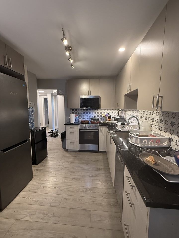 238 Carruthers Avenue - Photo 7 of 19