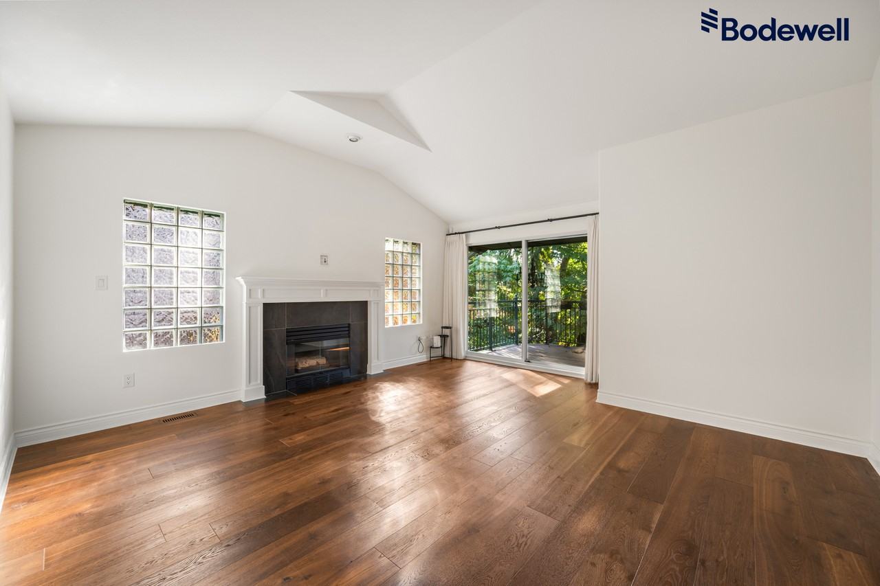1/2 Duplex - Photo 2 of 31