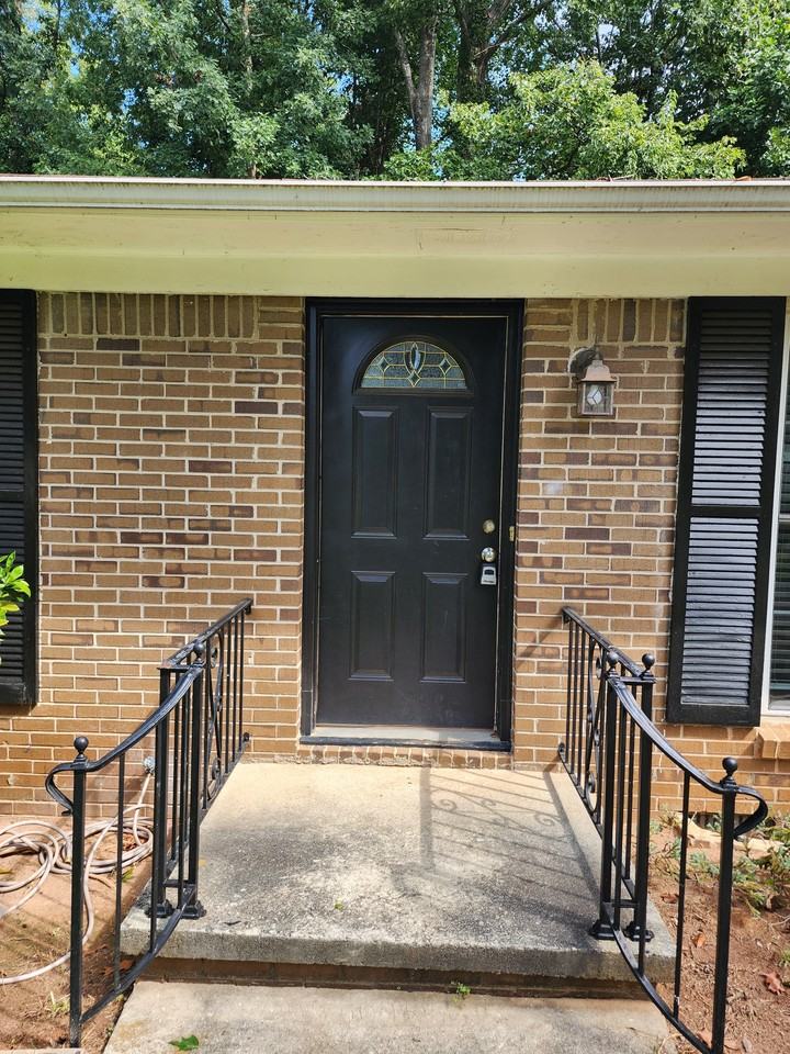 829 E Glochester Pl #1 - Photo 2 of 24