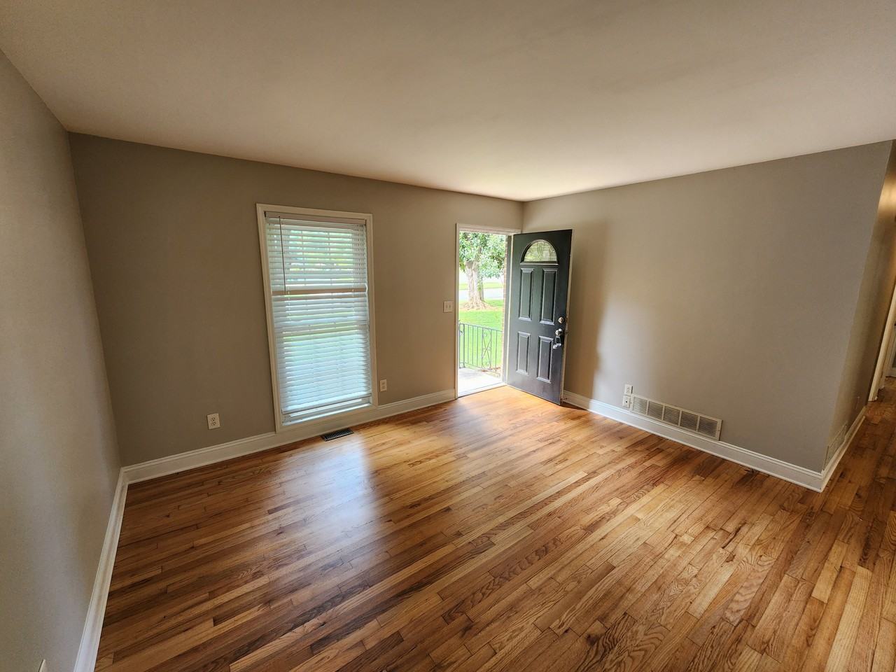 829 E Glochester Pl #1 - Photo 4 of 24