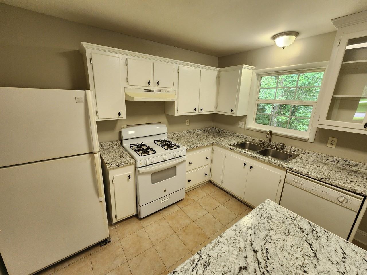 829 E Glochester Pl #1 - Photo 6 of 24