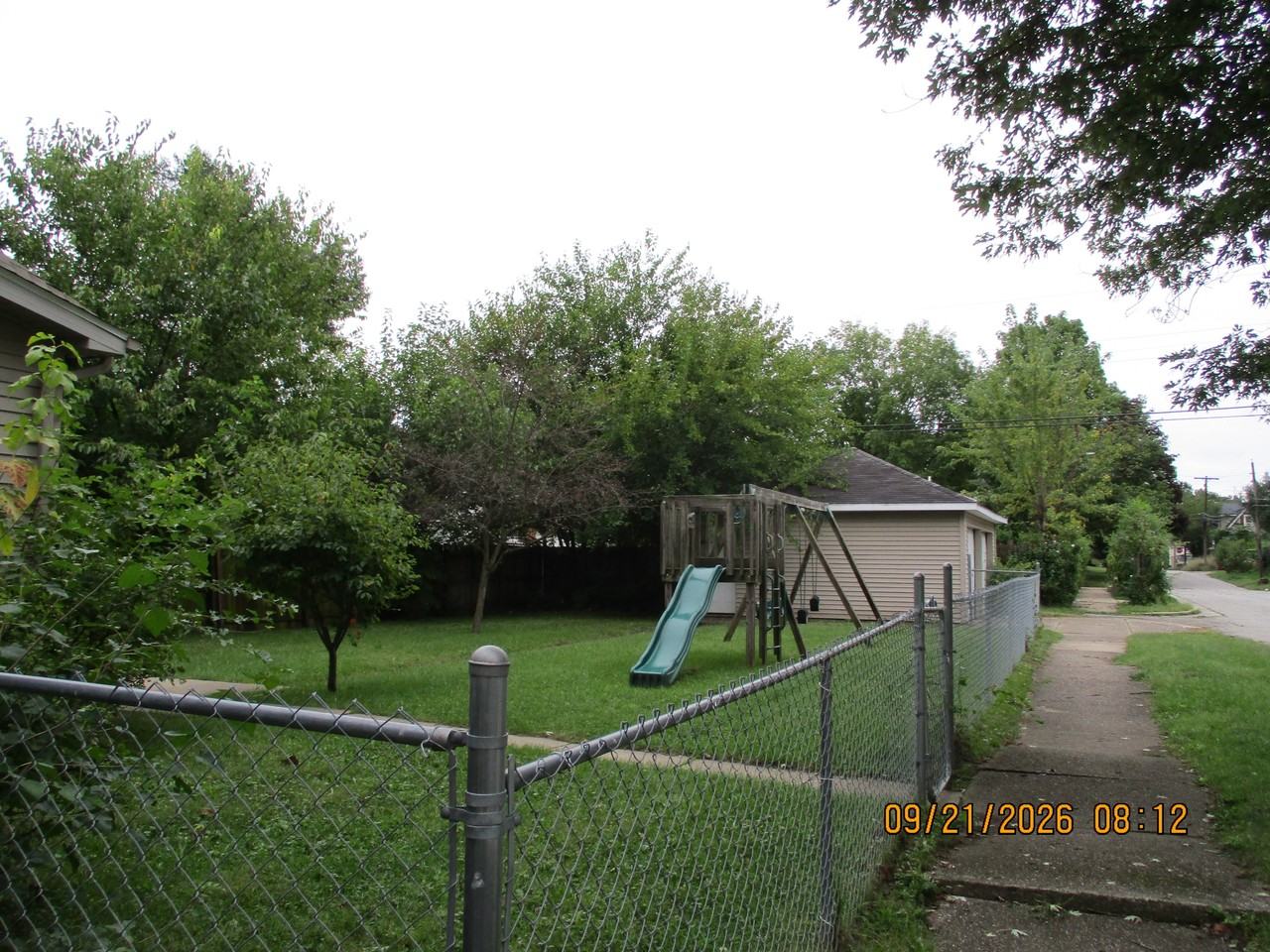 2022 Catalpa Ave #1 - Photo 4 of 11