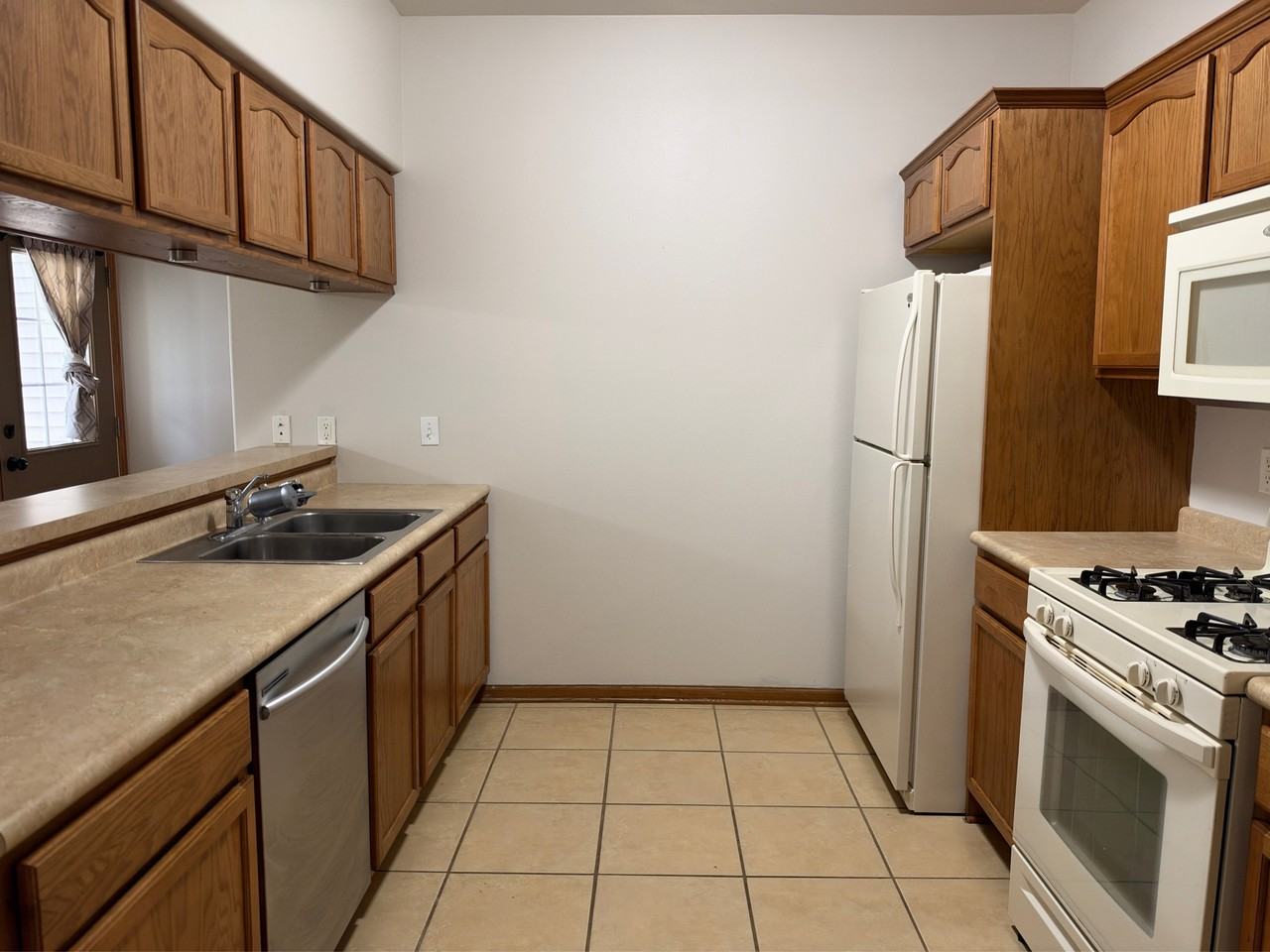 612 Queens Ct #1 - Photo 7 of 13