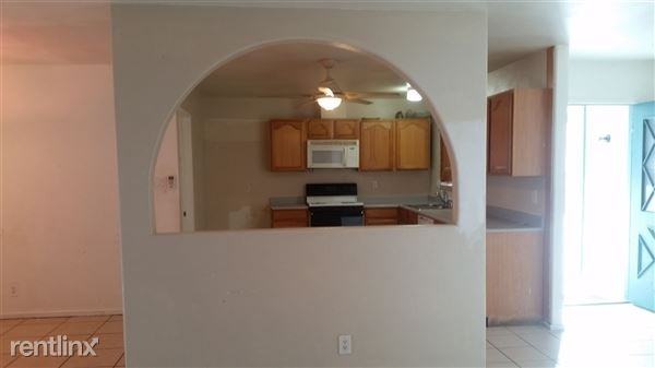 701 Bloomingfield Ln - Photo 3 of 21