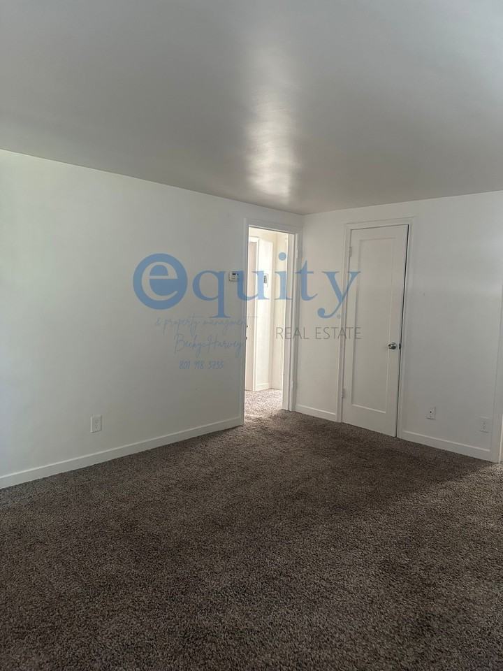 402 Alfred Dr #1 - Photo 4 of 24
