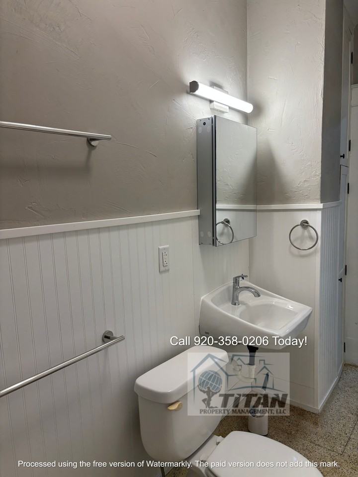 1012 Columbus St #C - Photo 4 of 10