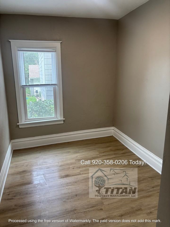 1012 Columbus St #C - Photo 7 of 10