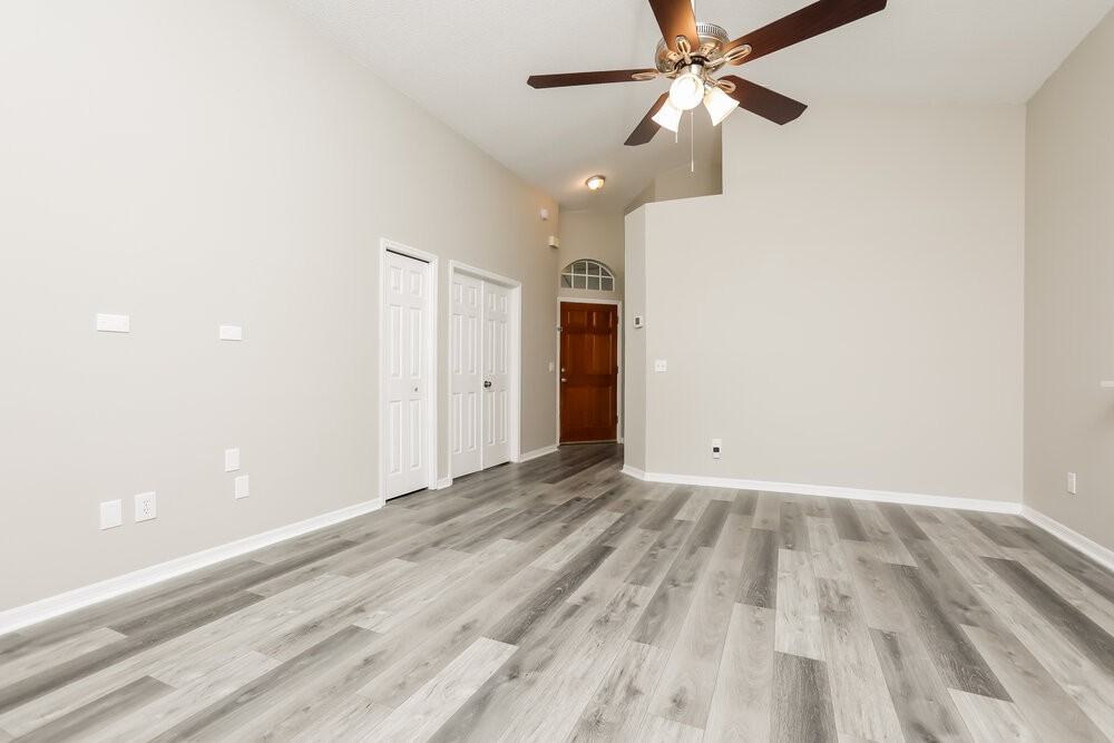 1533 Oakwood Ct - Photo 3 of 16