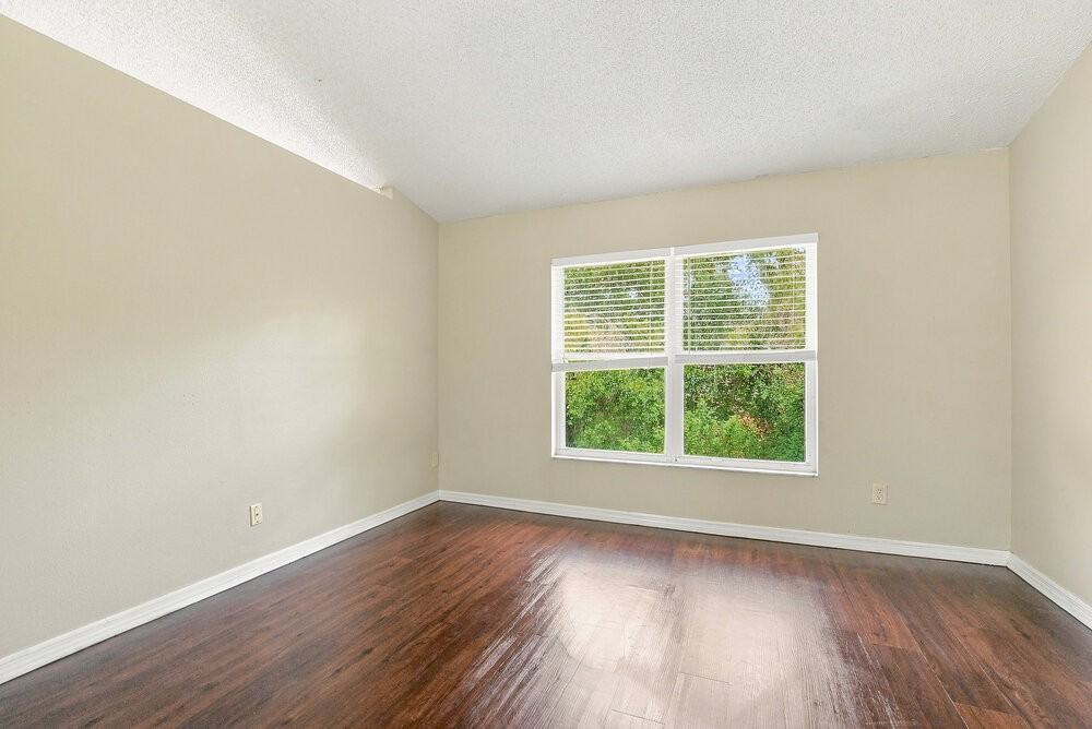 1561 Ortega Ave - Photo 5 of 16