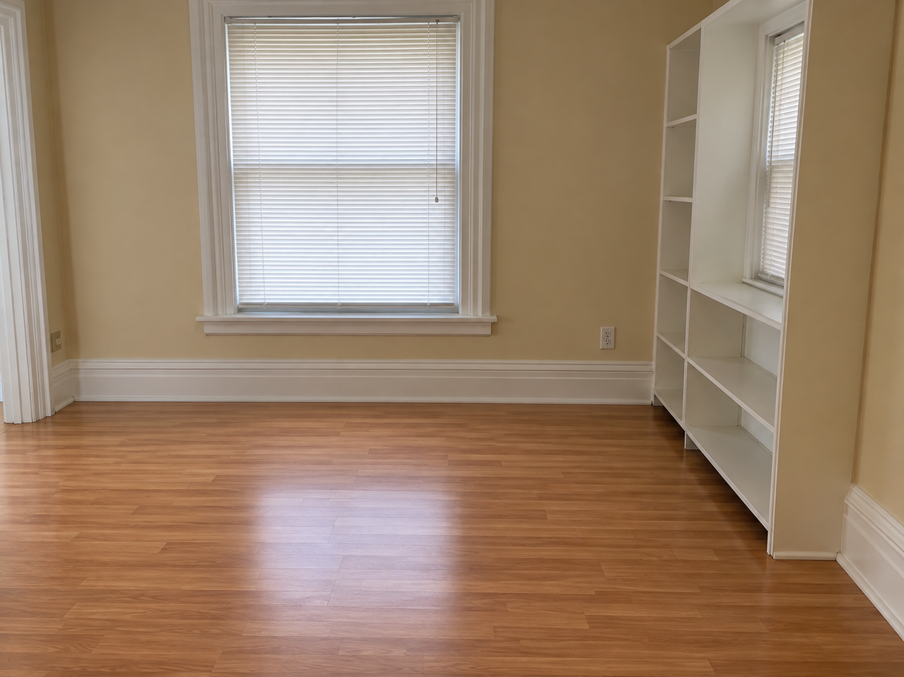 627 E 4th St #627 - Photo 3 of 7