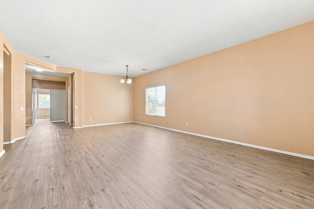 9427 W Monte Vista Rd - Photo 4 of 17