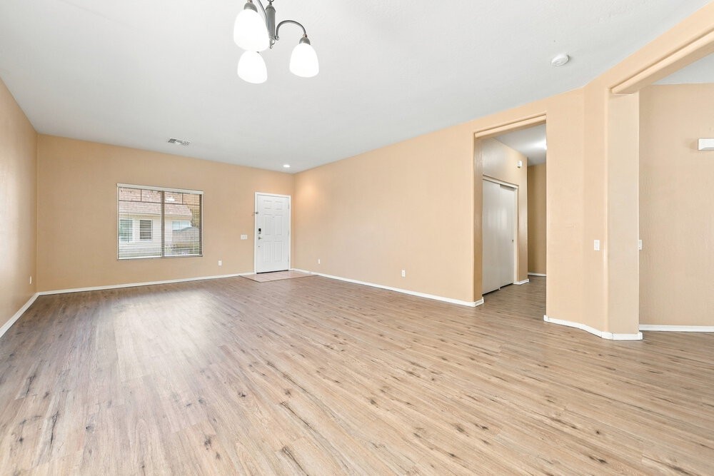 9427 W Monte Vista Rd - Photo 5 of 17