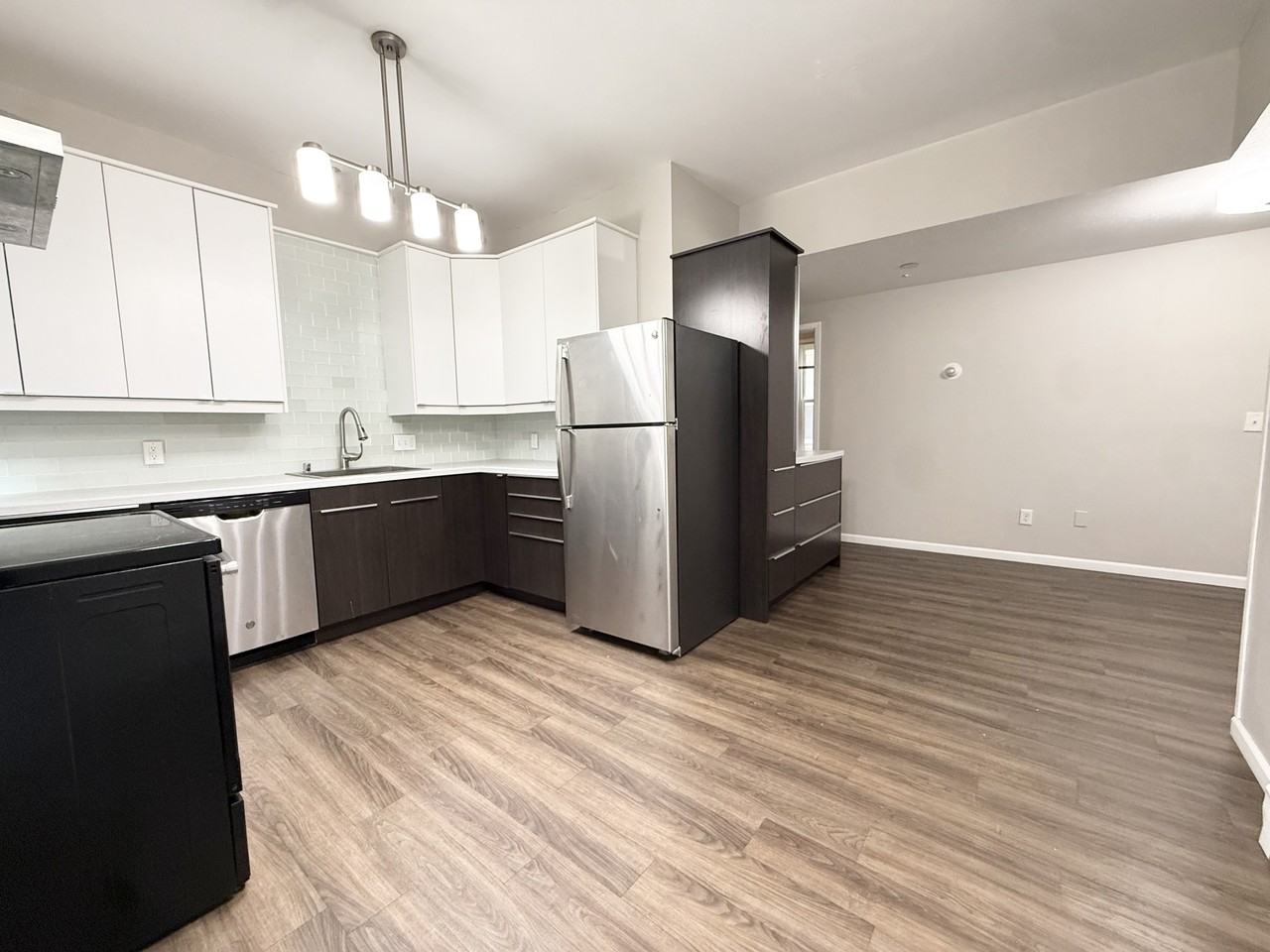 627/629 Mendota Court - 627-3 #627-3 - Photo 3 of 18