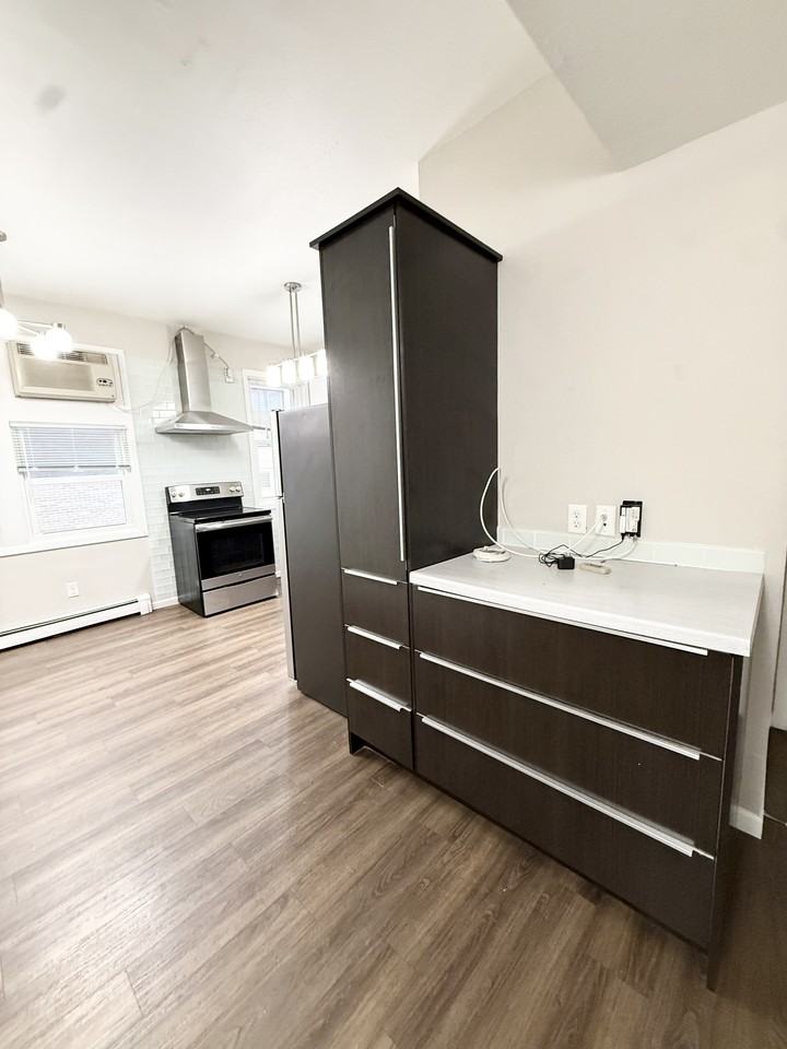 627/629 Mendota Court - 627-3 #627-3 - Photo 4 of 18
