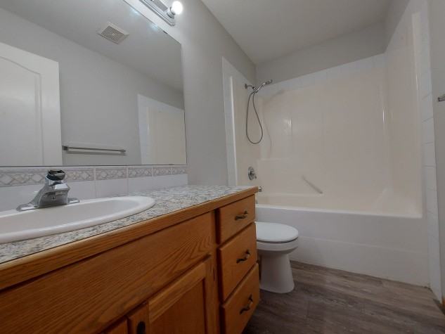 5629 56 St - Photo 3 of 14