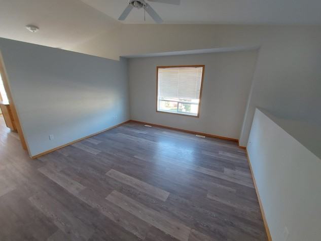 5629 56 St - Photo 7 of 14