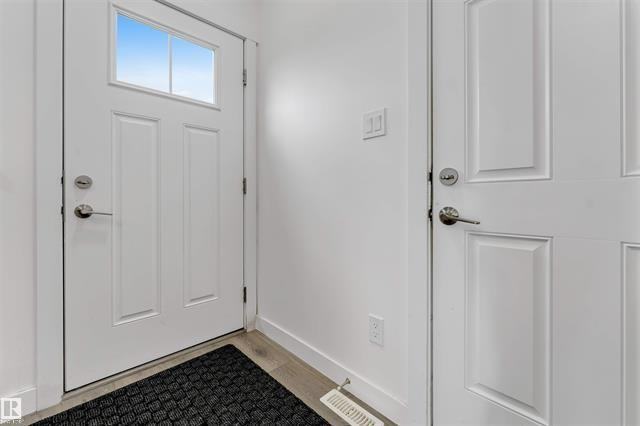 2710 66 St Sw - Photo 3 of 40
