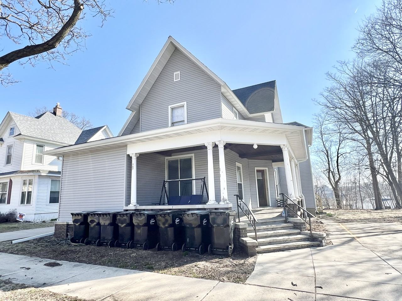 749 1/2 Parker Ave #749-1-2 - Photo 2 of 14