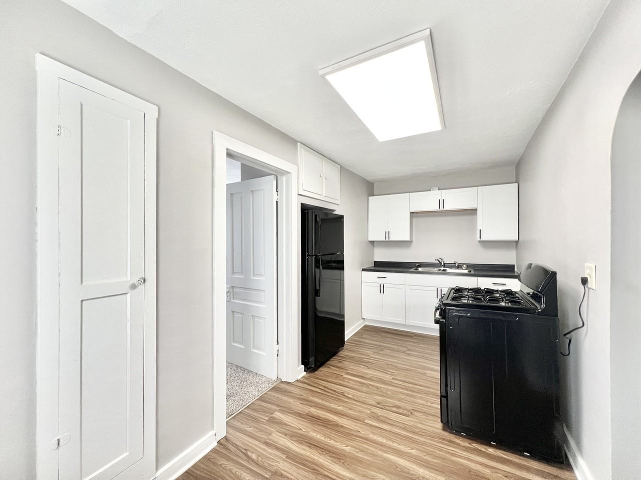 749 1/2 Parker Ave #749-1-2 - Photo 4 of 14