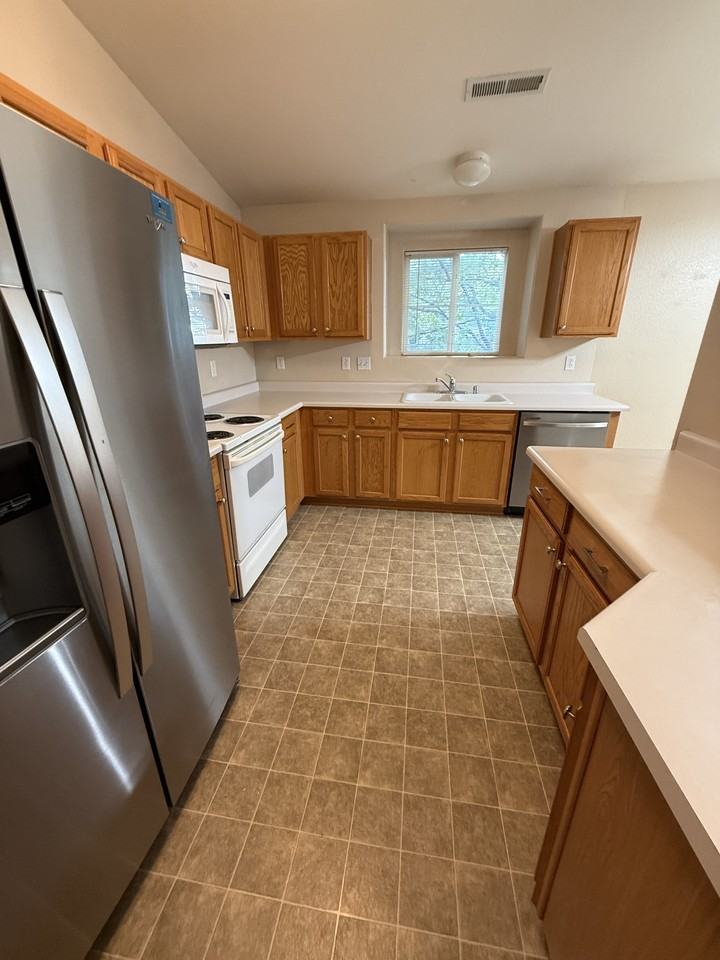 3732 Riviera Grv #1 - Photo 5 of 17