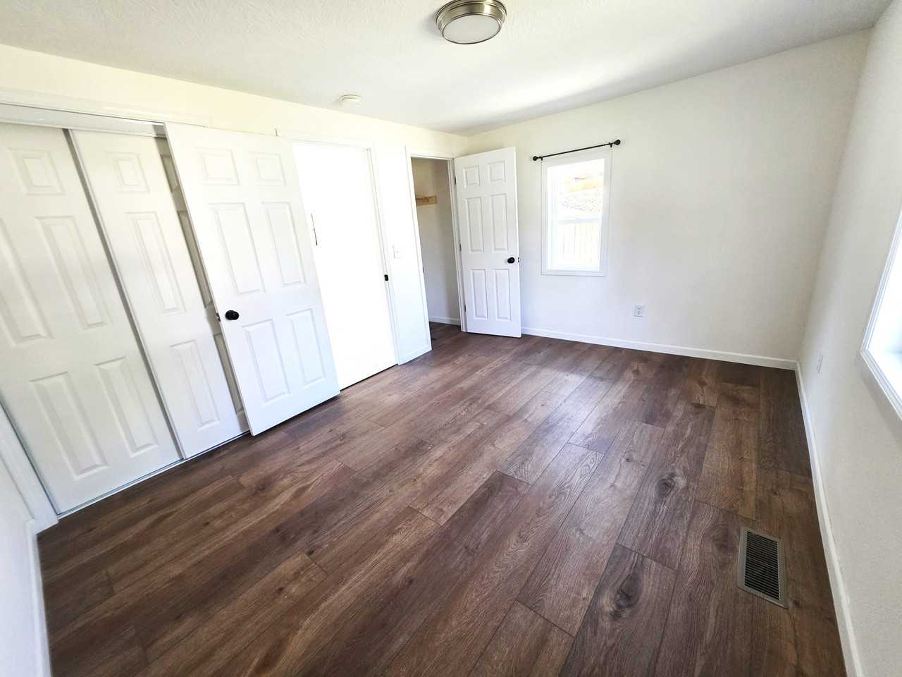 1626 W Thoman St #1 - Photo 2 of 24
