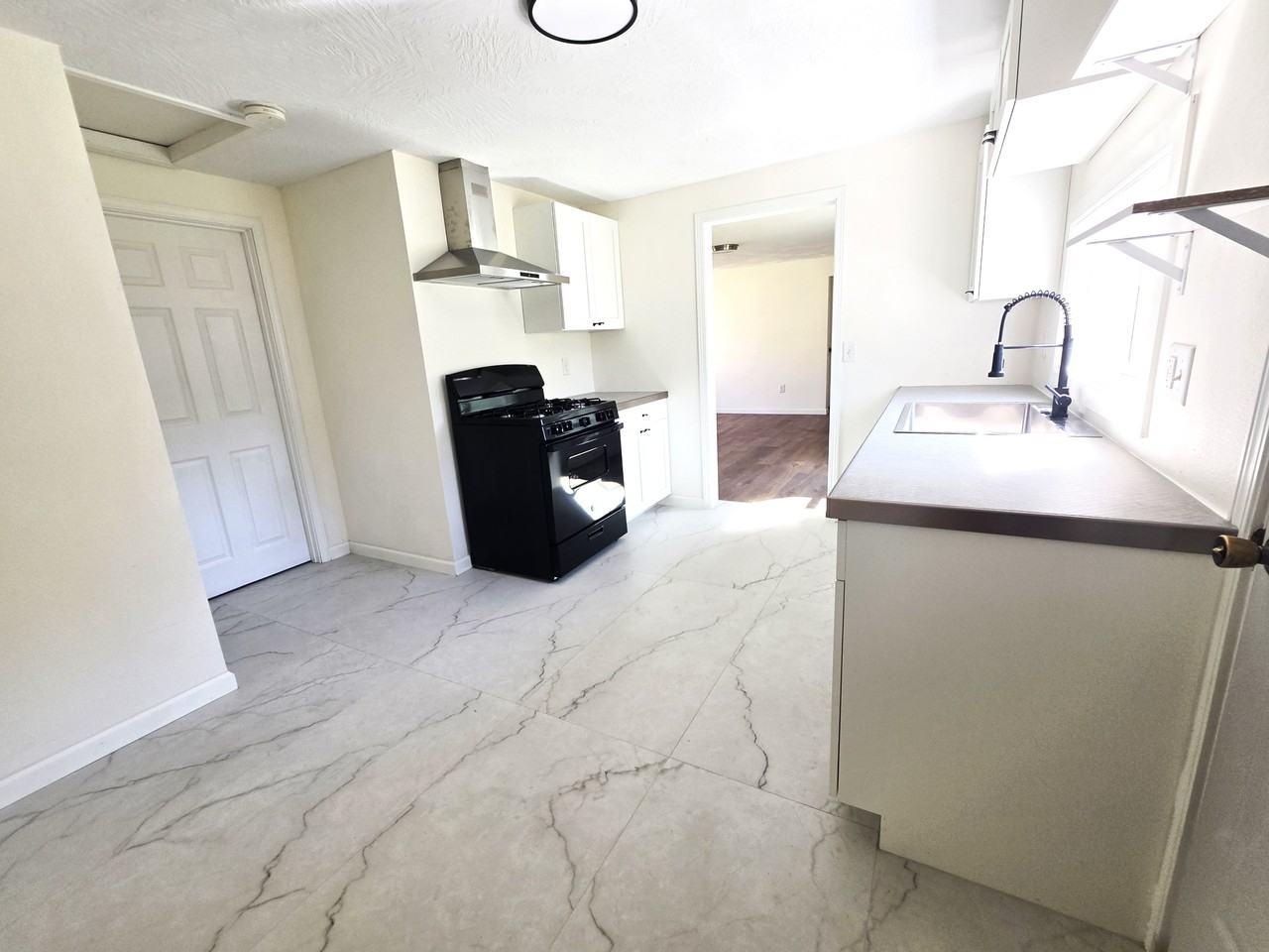 1626 W Thoman St #1 - Photo 4 of 24
