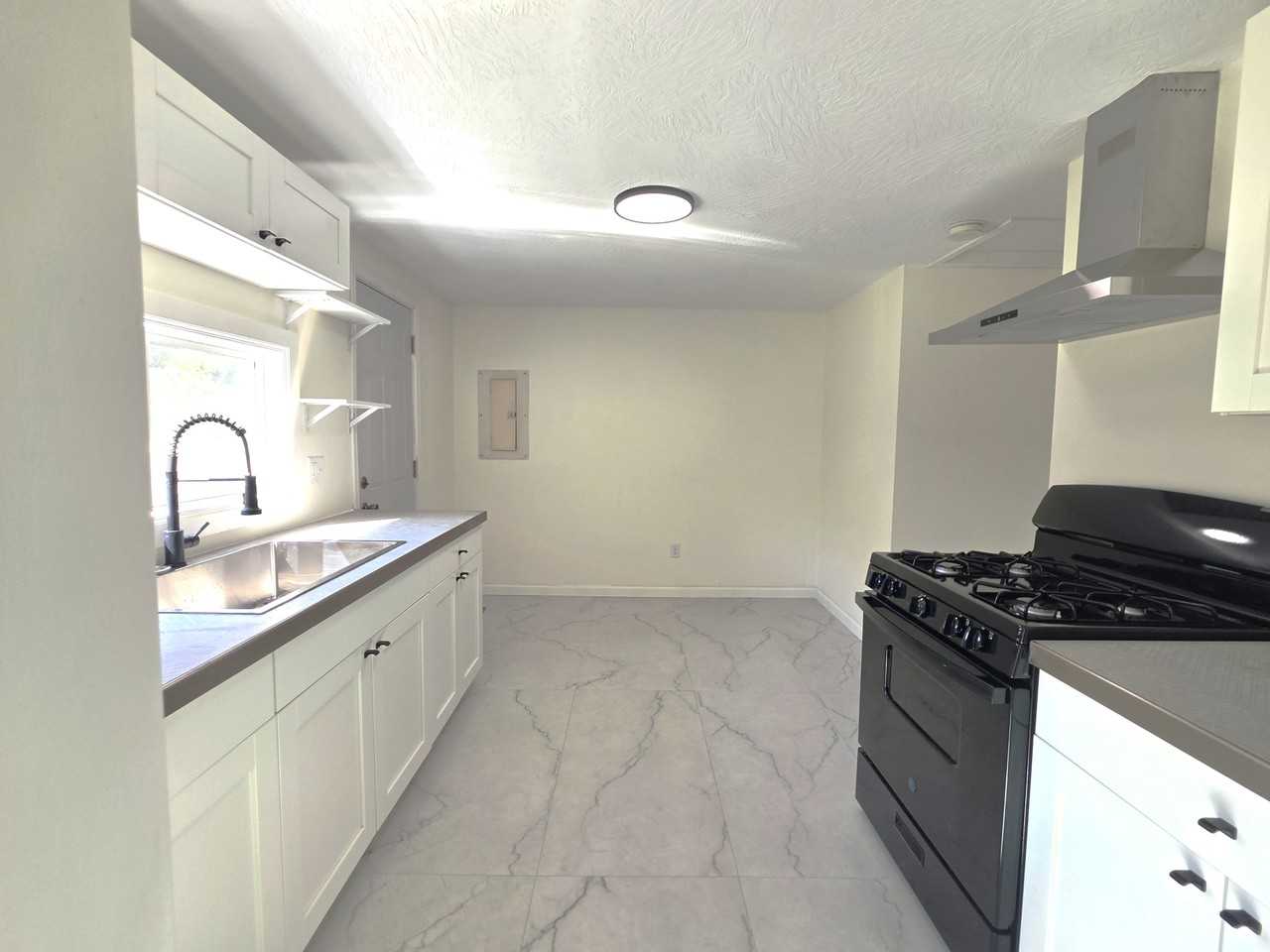 1626 W Thoman St #1 - Photo 5 of 24