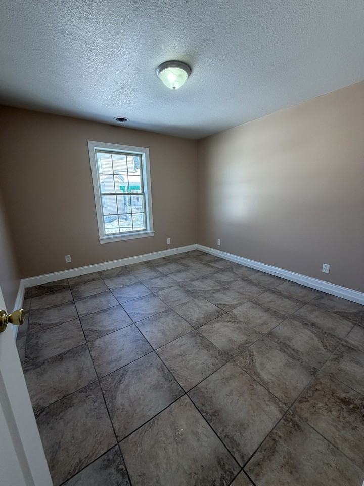 416 E 6th St #1 - Photo 5 of 7