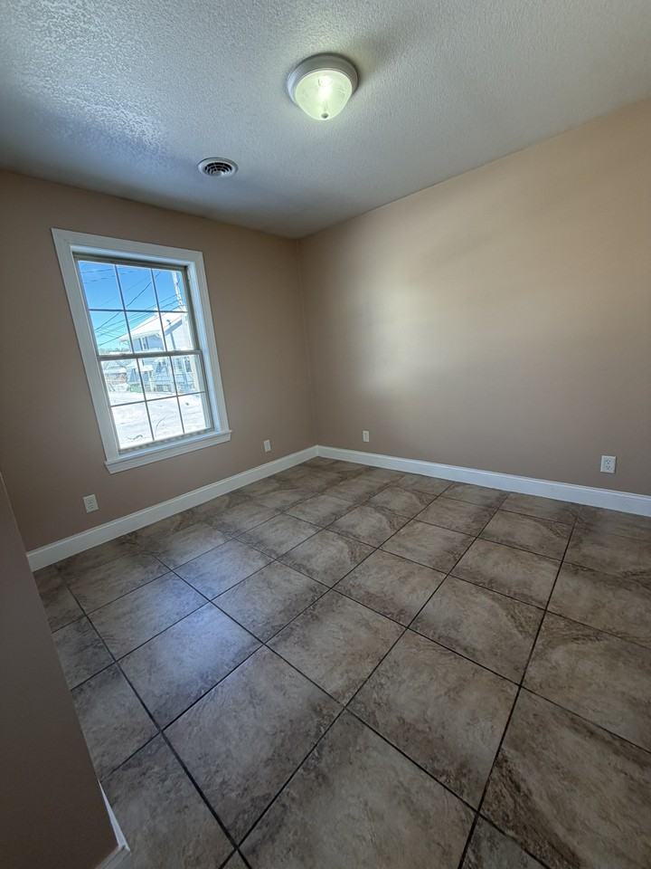 416 E 6th St #1 - Photo 6 of 7