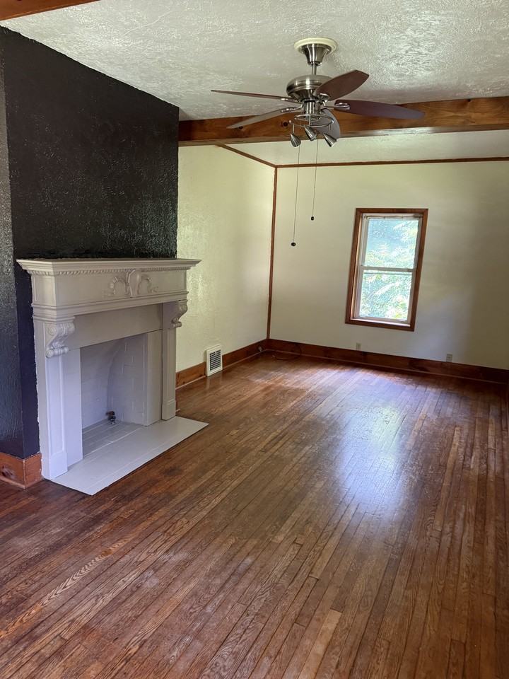 1819 Saint Clair Ave #1 - Photo 4 of 17