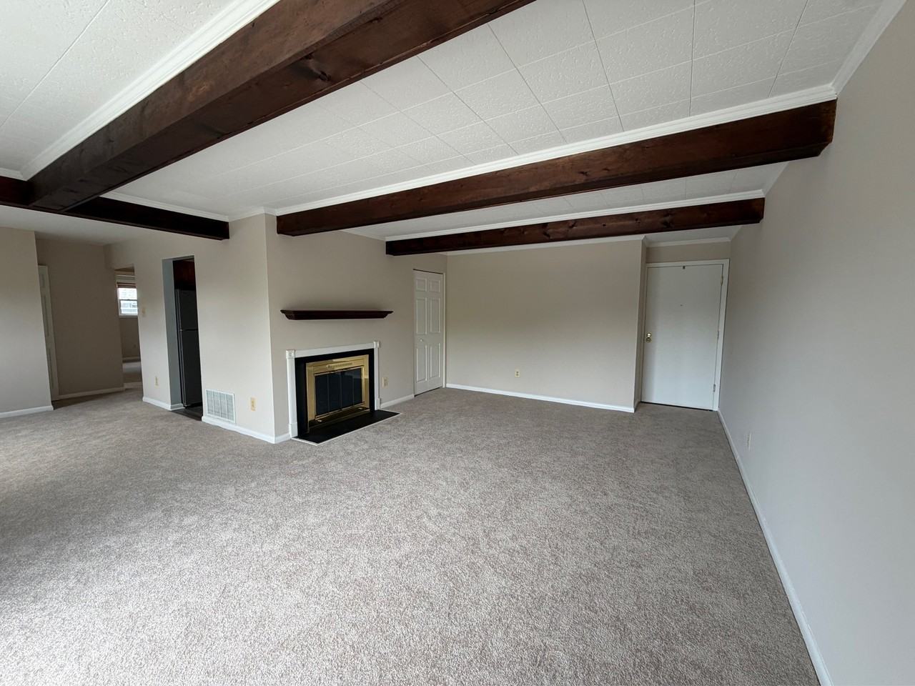 17 Warren Lodge Court - 1Unit 1 C #1 - Photo 3 of 11