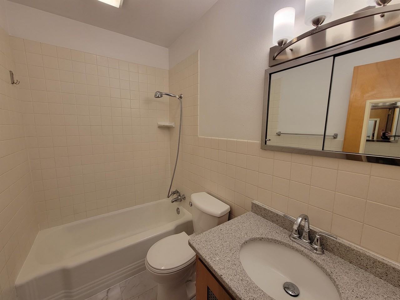 2722 College St - Photo 3 of 12