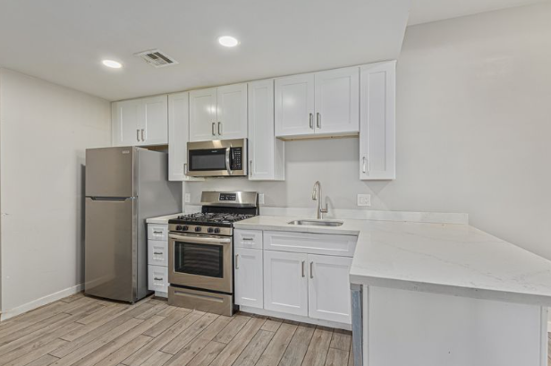 6637 East Earll Drive - 1006 D #1006D - Photo 3 of 11