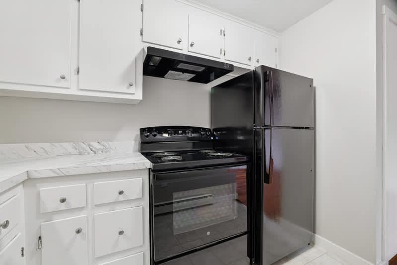 144 Pinney St - Photo 4 of 31