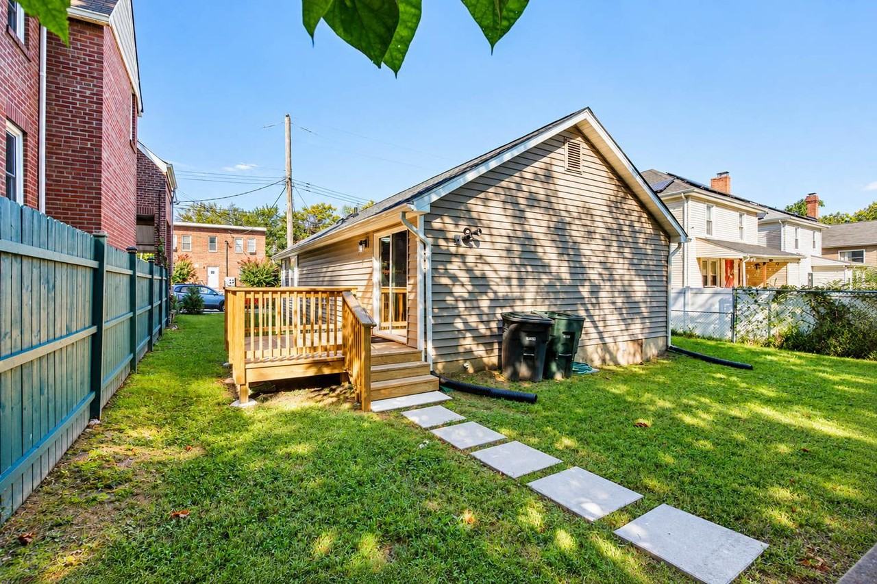1015 48th Pl Ne - Photo 6 of 29