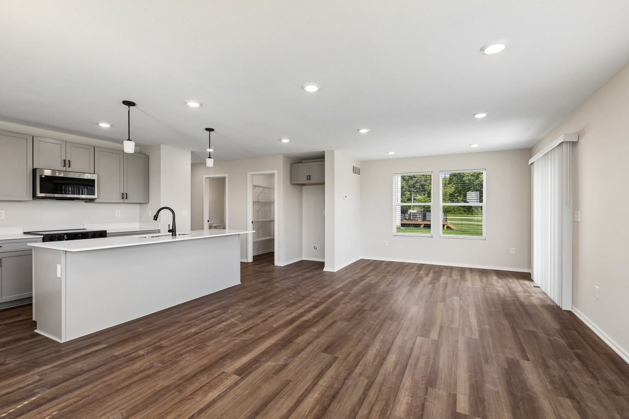 1433 Vantage Point Dr #1 - Photo 4 of 35