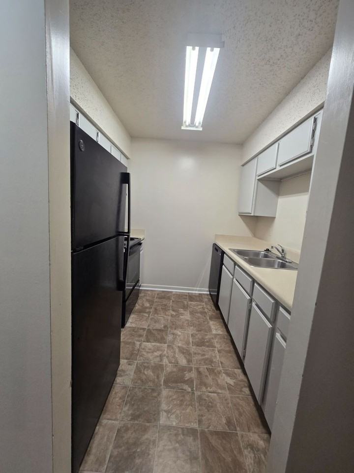 279 Yelton Ct - Photo 3 of 7