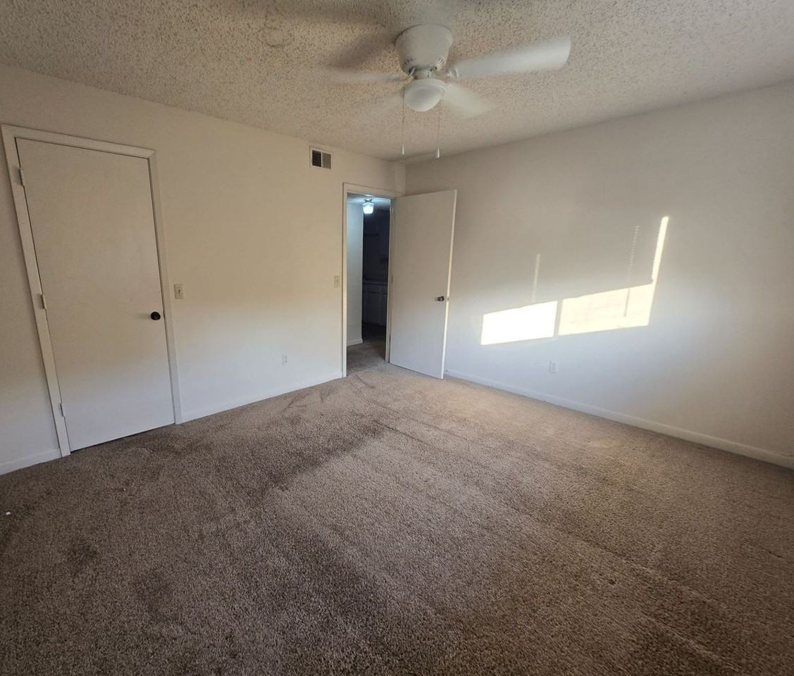279 Yelton Ct - Photo 4 of 7